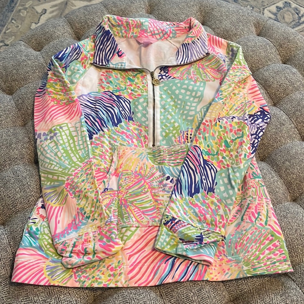 Like new! Lilly Pulitzer pullover size XS